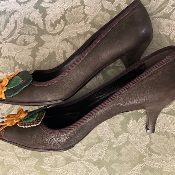 Prada Antic Ciclamino Heels - Picture 9 of 11